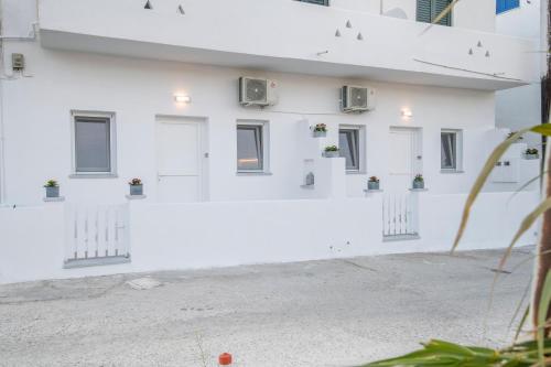  Agia Anna Apartments in Parikia