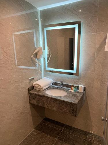 Regency World Hotel – Istanbul, FL