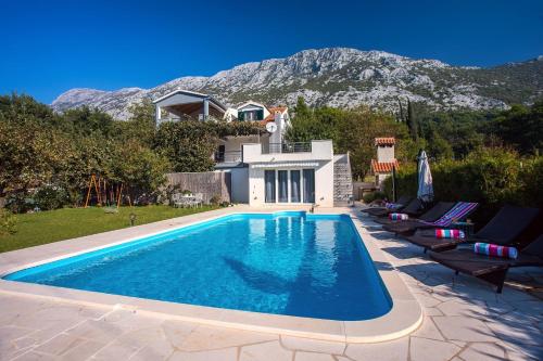 Villa Golden Garden with 50sqm private pool - image 3
