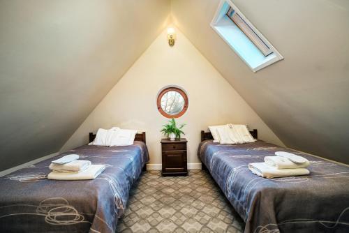 Twin Room with Private External Bathroom