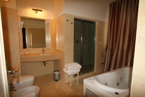 Palace Hotel Vieste - image 10
