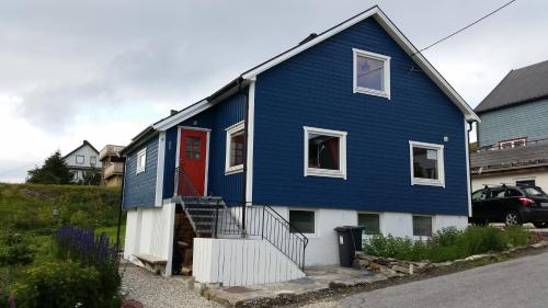 Blue House At The End Of The World - Apartment - Mehamn