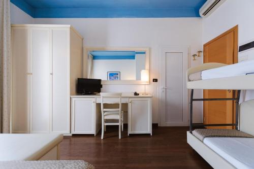 Comfort Quadruple Room image 2
