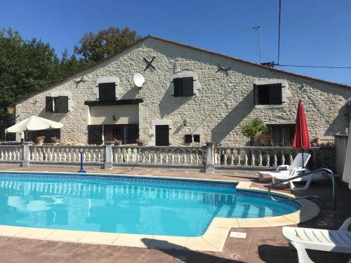 LES GRANGES gîte à louer Riocaud