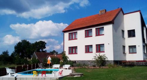 Vila FILIP, 7 ložnic, bazén 8x4 m