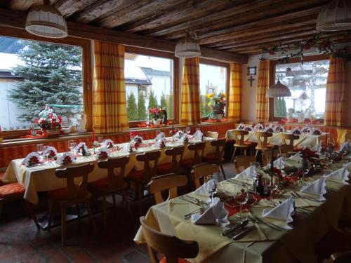 餐廳, Pension Nina & Gasthof Alpenrose in 格施尼茨