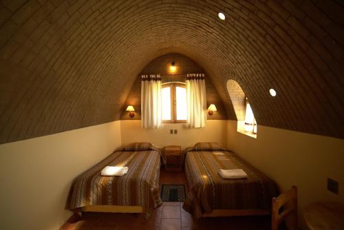 4 twin beds