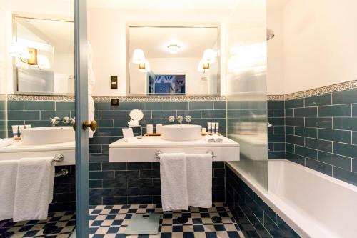 room detail thumbnail 2