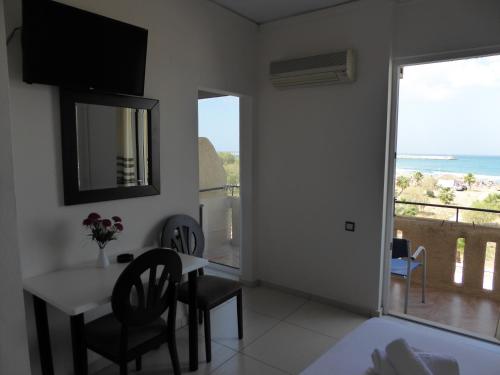 The Sea View Apartments 4