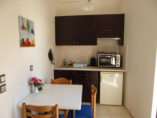 The Sea View Apartments 5