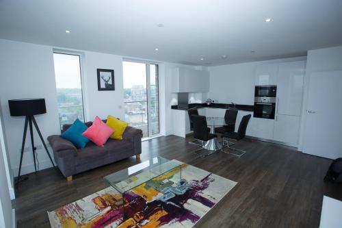 HIGH VIEW TWO BEDROOM APARTMENT IN WOOLWICH, London