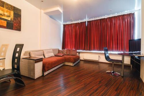 1 queen bed, 1 sofa bed