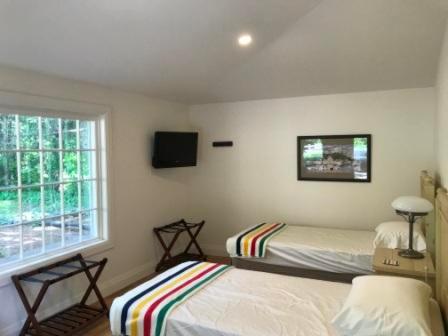 2 twin beds