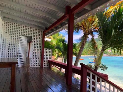 beranda/teres, Bequia Beachfront Villas in Bequia