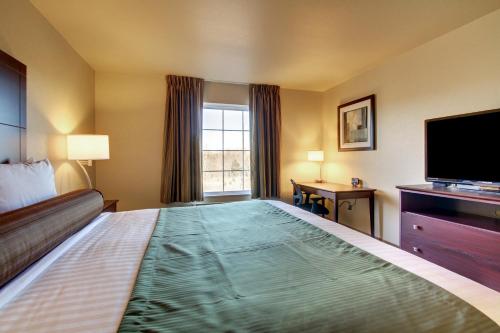 Cobblestone Hotel & Suites - Charlestown