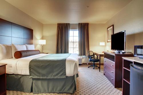 Cobblestone Hotel & Suites - Charlestown