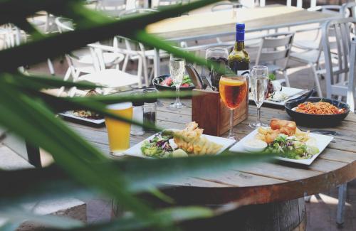 ห้องอาหาร, Caledonian Inn in โรบิ