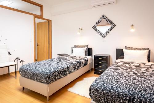 2 twin beds