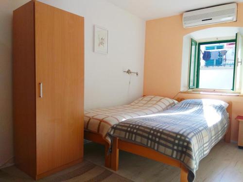 Apartments with WiFi Split - 13659, Split (photo 9)