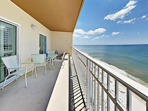 931 W Beach Blvd Condo - image 2
