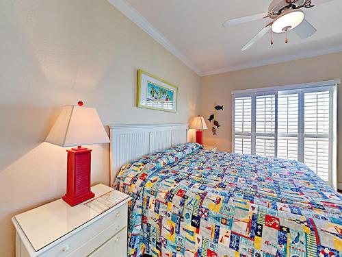 931 W Beach Blvd Condo - image 9
