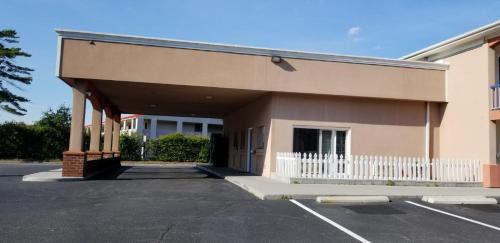 Išorė, Budget Lodge in Niuport Niusas (VA)