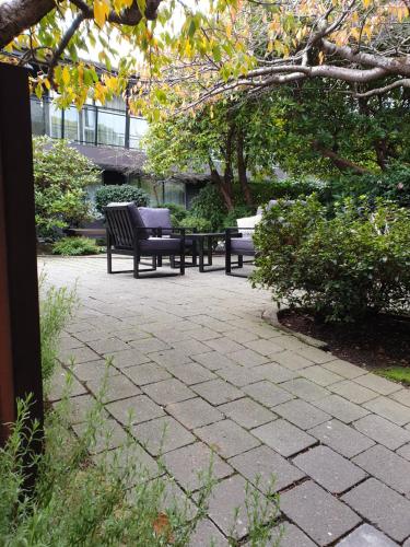 Facilities, Aurora on George near Baldwin Street