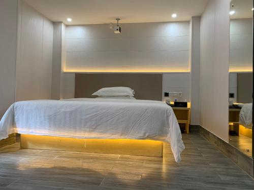Discount [70% Off] 7 Days Inn Nanhai Huangqi Jiazhou Plaza Branch China