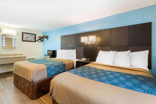 2 double beds