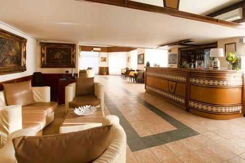 斯卡查賓西耶里酒店 (Hotel Scacciapensieri) in 內圖諾