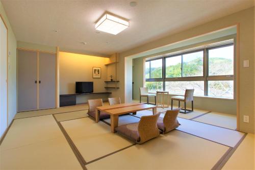 4 futon beds