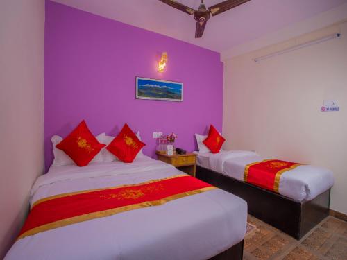 1 double bed, 1 twin bed