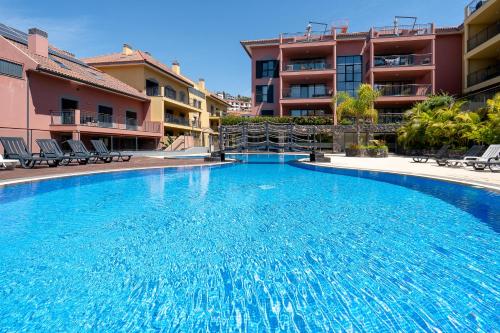  Deluxe 4 bedroom Apartment in Funchal