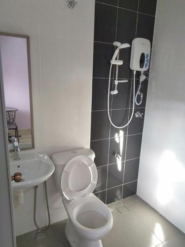 Bathroom, Purple Dream Home in Jenjarom