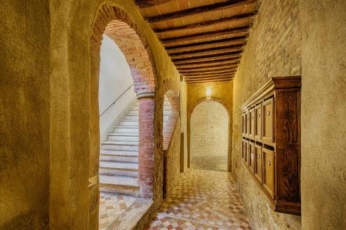 Ele Home, Siena