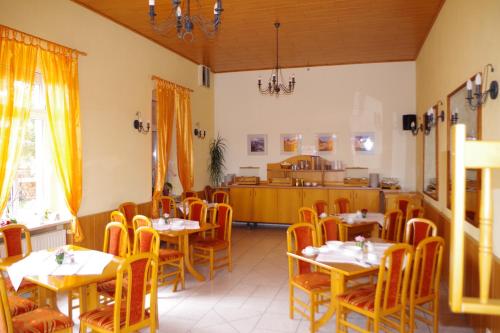 Pension Kalinde Weinbohla Book Your Hotel With Viamichelin