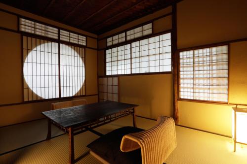 Deluxe Hollywood Twin Room with Tea Ceremony (Main)