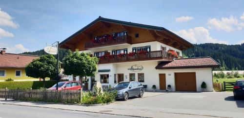 Ferienhaus Alpenland, Pension in Flachau