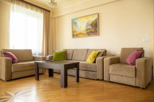 2 bedrooms, 4 beds