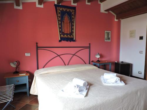 Deluxe Double Room with Sea View image 2