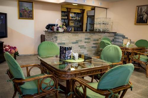 Bar/lounge, Hotel Edem in Karagandy