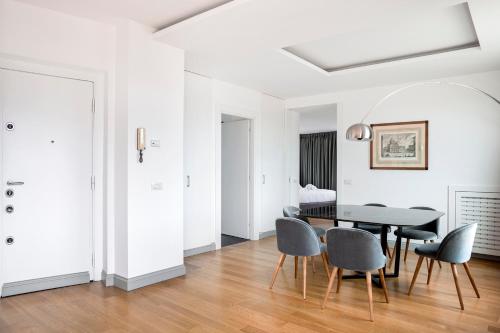 Penthouse Rome Capitol - image 8