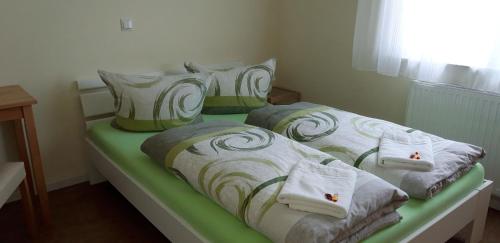 1 queen bed
