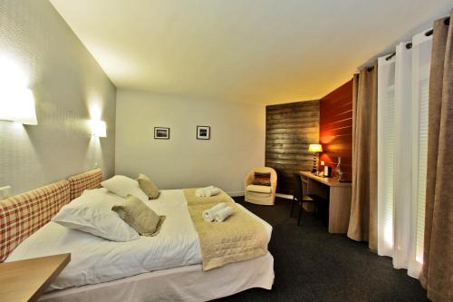 2 bedrooms, 4 beds