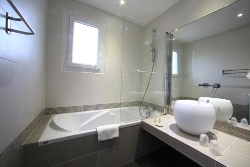 Hotel de Compostelle - image 2