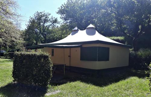 1 double bed, 2 twin beds, 2 bunk beds