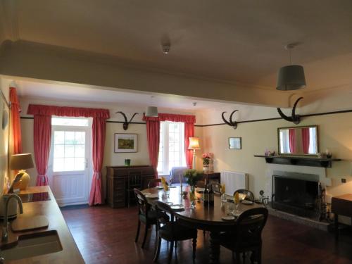 Balvraid Lodge B&B in Томатін
