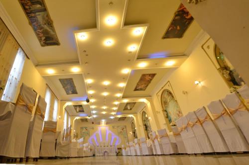 Business center, Oazis in Shahumyan