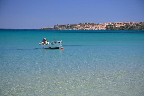 Peroulia Beach Houses