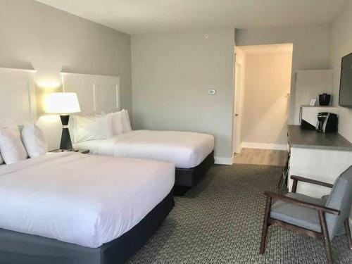 Empire Lakeshore Inn - main image
